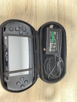 Sony PSP Negra con Cargador y Funda