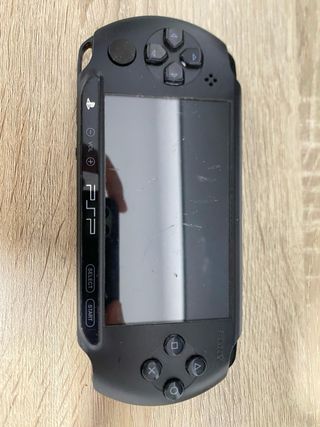 Sony PSP Negra con Cargador y Funda