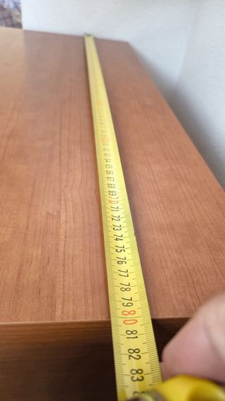 Mesa de TV de madera con ruedas