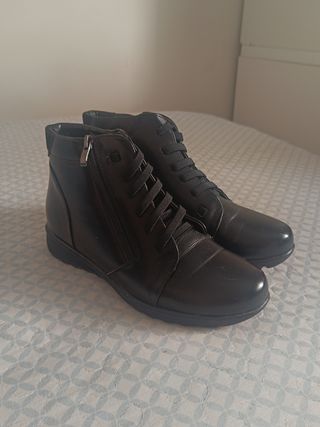 Botines negros con cordones