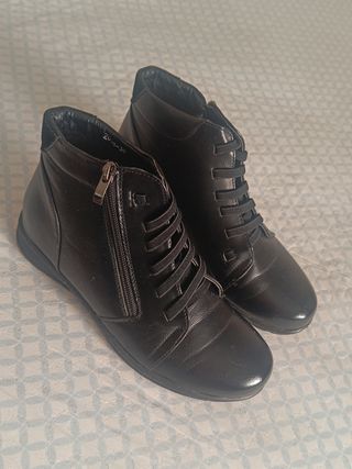 Botines negros con cordones