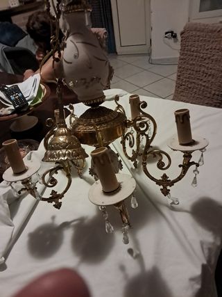 Lampadario oro e bianco con cristalli