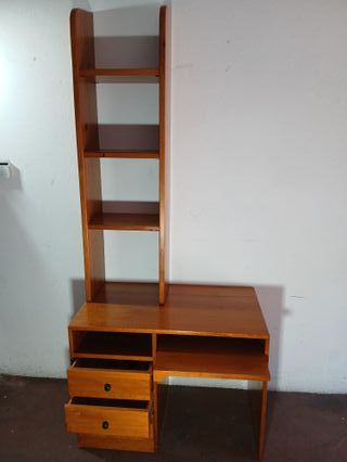 Escritorio y Estantería macizos