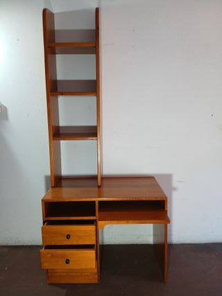 Escritorio y Estantería macizos
