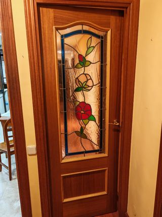 Puerta madera maciza con mosaico artesanal