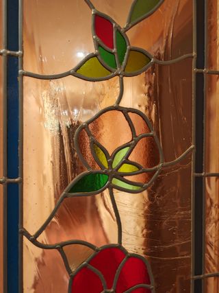 Puerta madera maciza con mosaico artesanal
