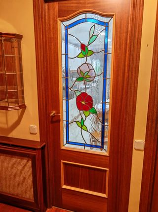 Puerta madera maciza con mosaico artesanal