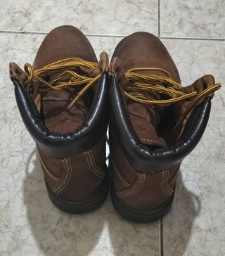 Botas de montaña mujer marrones cordón amarillo
