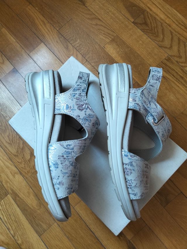 Sandalias de piel plateadas T.38