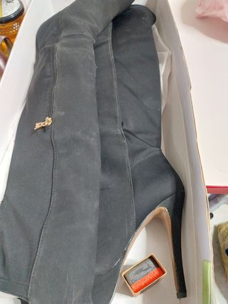 Botas Altas Negras con Cremallera