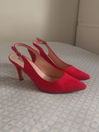 Zapatos de tacón rojos