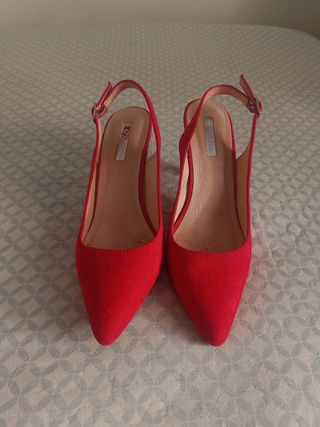 Zapatos de tacón rojos
