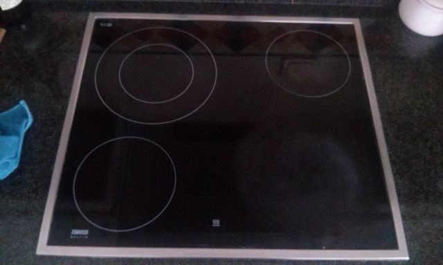 Piano cottura in vetroceramica Zanussi a 4 zone