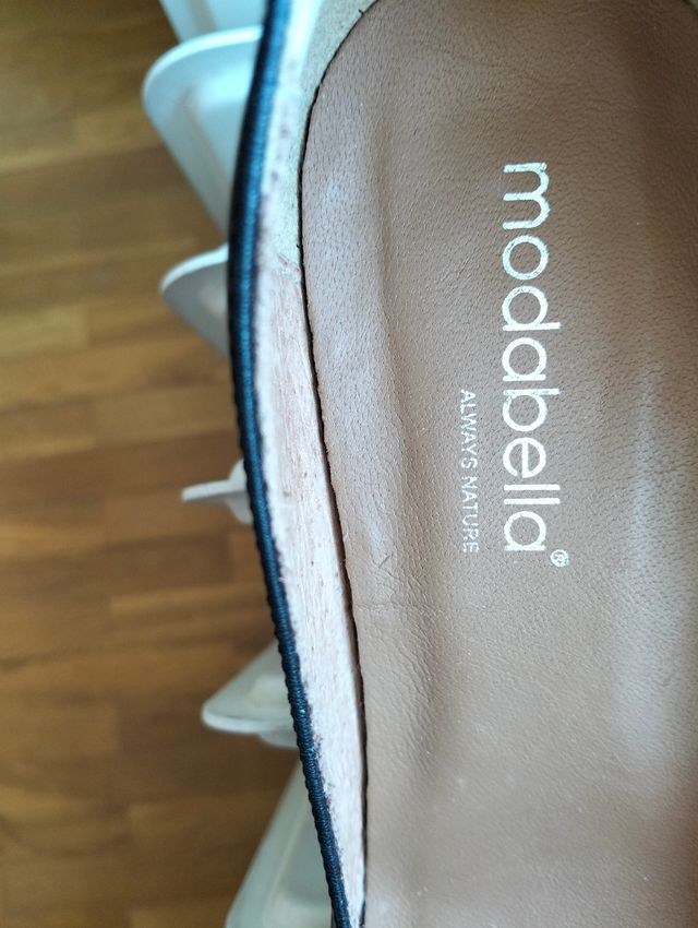 Zapatos de piel negros mujer con tacón alto.