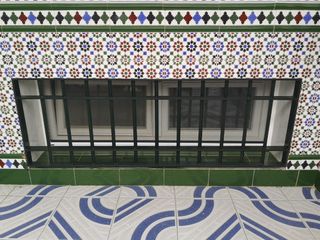 CHOLLO Reja ventana hierro macizo sótano porche.. 