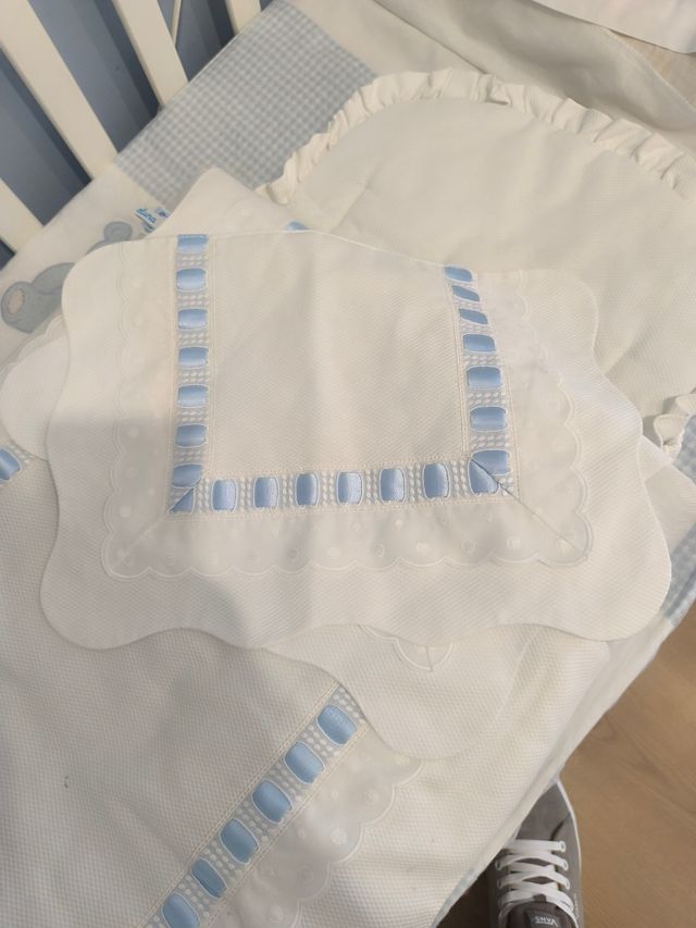 Saco capazo y bolso bebé blanco y azul