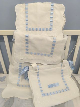 Saco capazo y bolso bebé blanco y azul