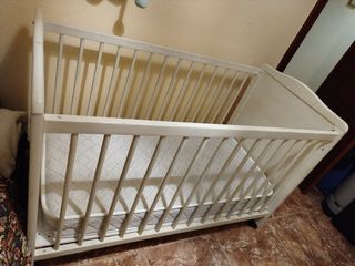 Cuna de bebé blanca