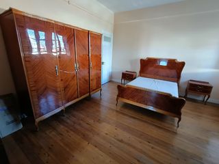 Dormitorio completo de madera