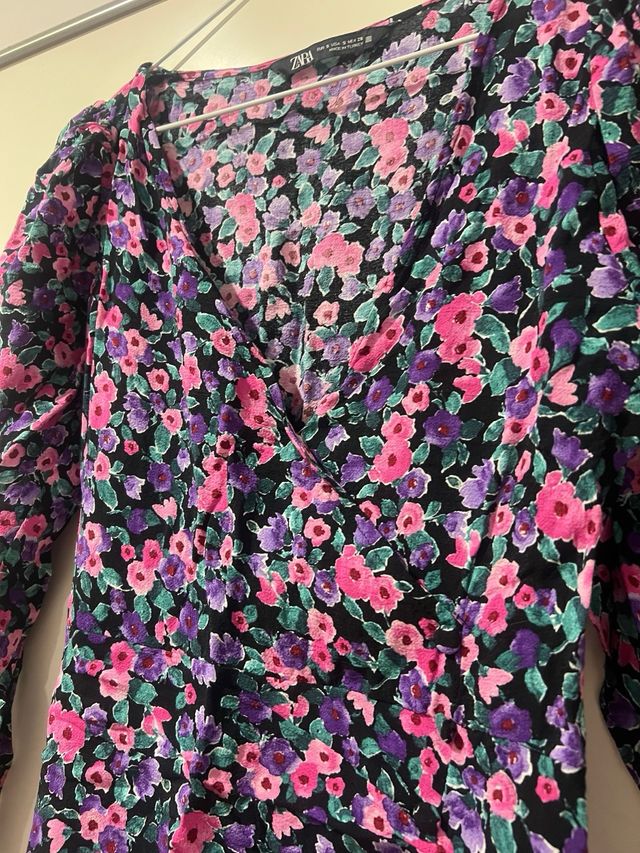 Vestido Zara floral mini mangas largas