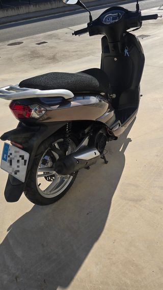 Scooter Peugeot Tweet 125 