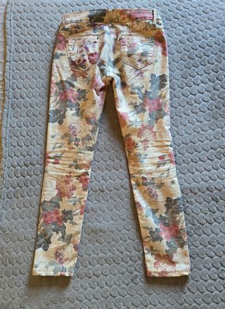 Conjunto Jaqueta e Calças Estampadas