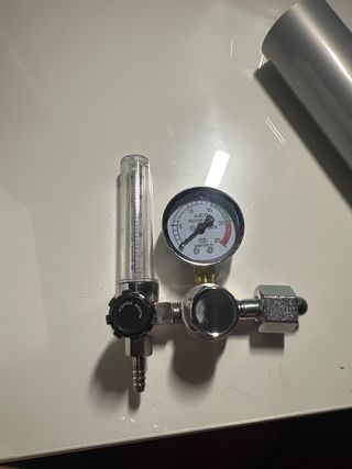 Regulador de Oxígeno con Caudalímetro