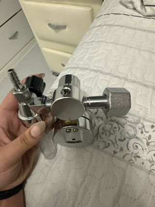 Regulador de Oxígeno con Caudalímetro