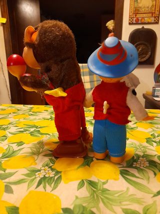 Vecchi giocattoli Remí e scimmietta