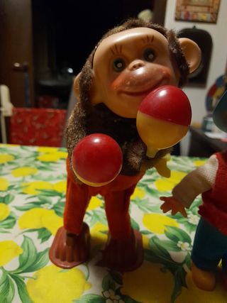 Vecchi giocattoli Remí e scimmietta