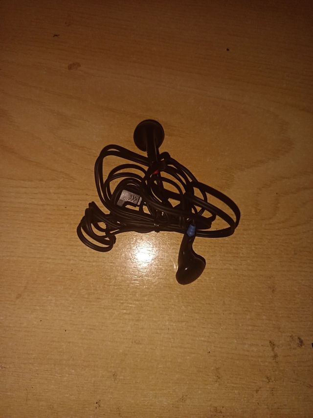 Radio Pequeña Roja y Blanca