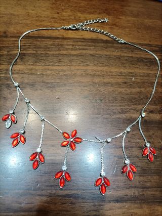 Collana donna con fiori rossi