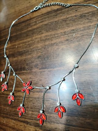 Collana donna con fiori rossi