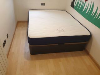Base de cama con colchón