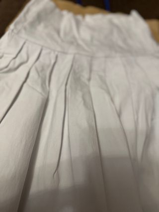 Falda plisada blanca