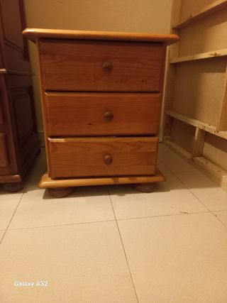 Comodino in legno