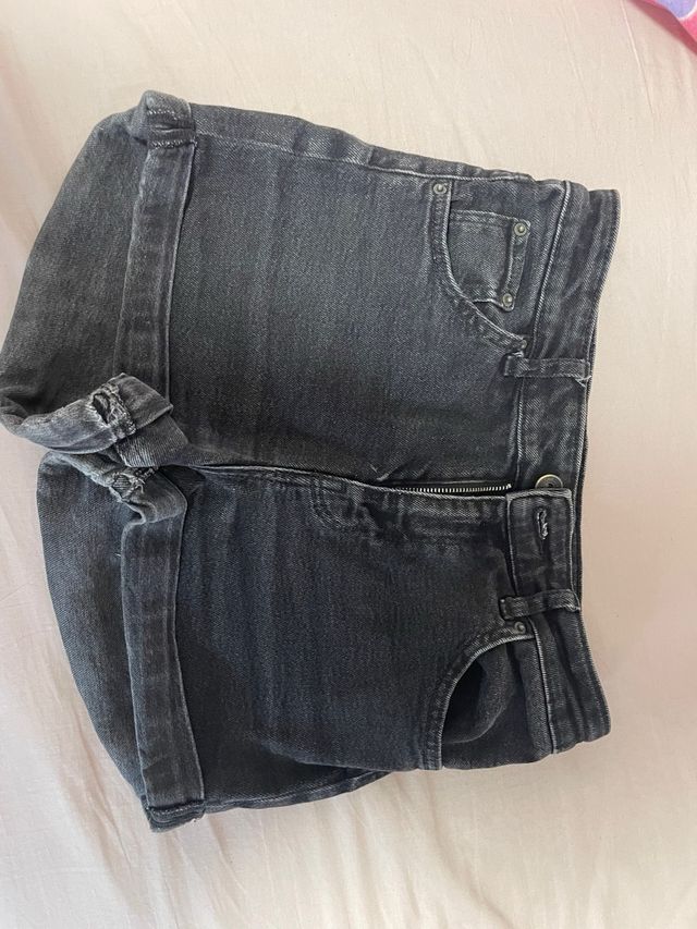 Pantalón corto tejano negro Bershka