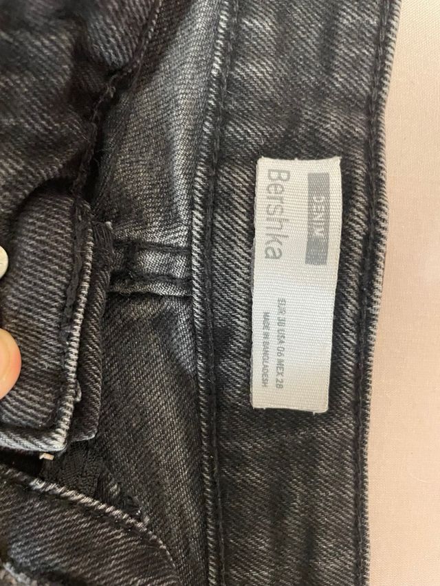 Pantalón corto tejano negro Bershka