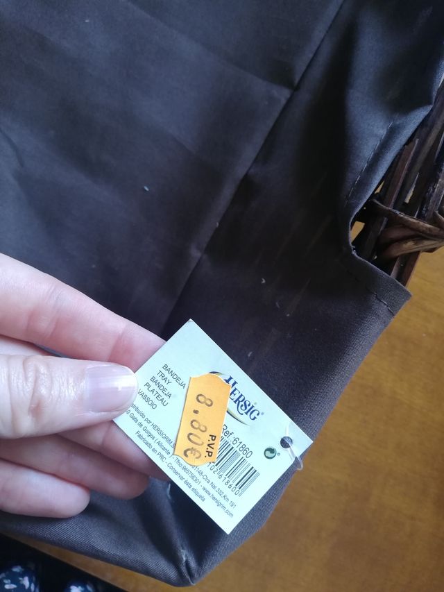 Cestas de exposición de madera y mimbre