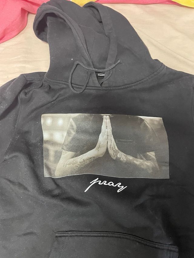 Sudadera con capucha y estampado de manos