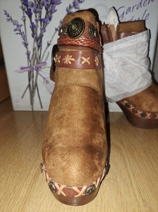Talla 35!! Botines de ante marrón con tacón por 
