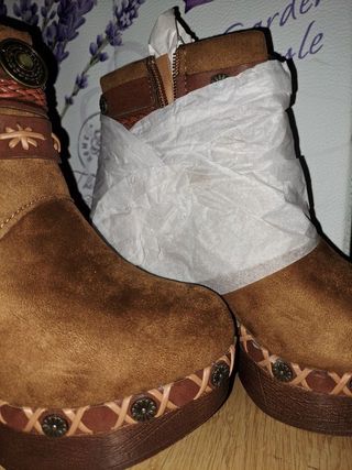 Talla 35!! Botines de ante marrón con tacón por 