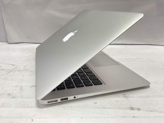 portatil apple apple macbook air core i5 1.8 13 (2012) (a1466)