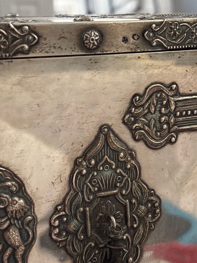 Bargueño de plata antiguo.