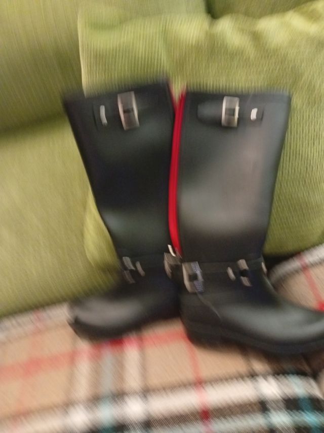 Botas de agua negras con hebilla