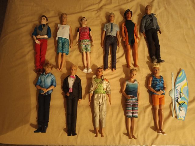 Lote de muñecos Ken y otros