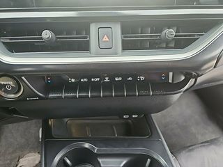 Lexus UX 2.0 250h Premium