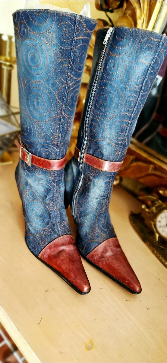 Botas de couro estilo campestre azuis e castanhas