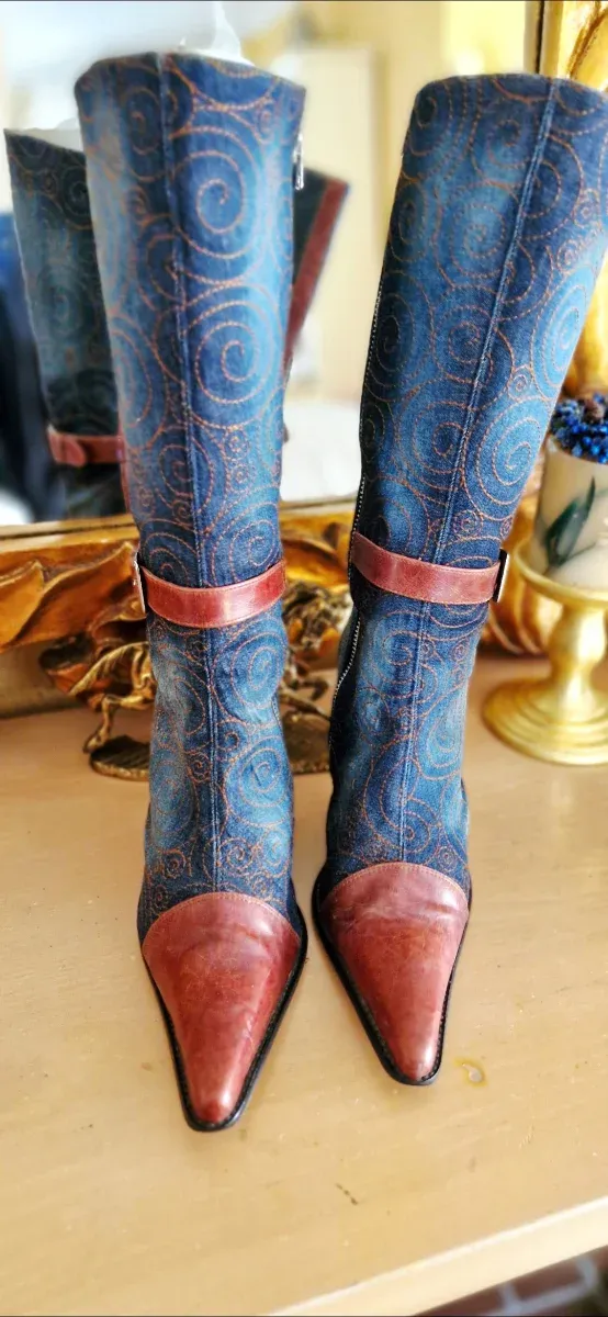 Botas de couro estilo campestre azuis e castanhas