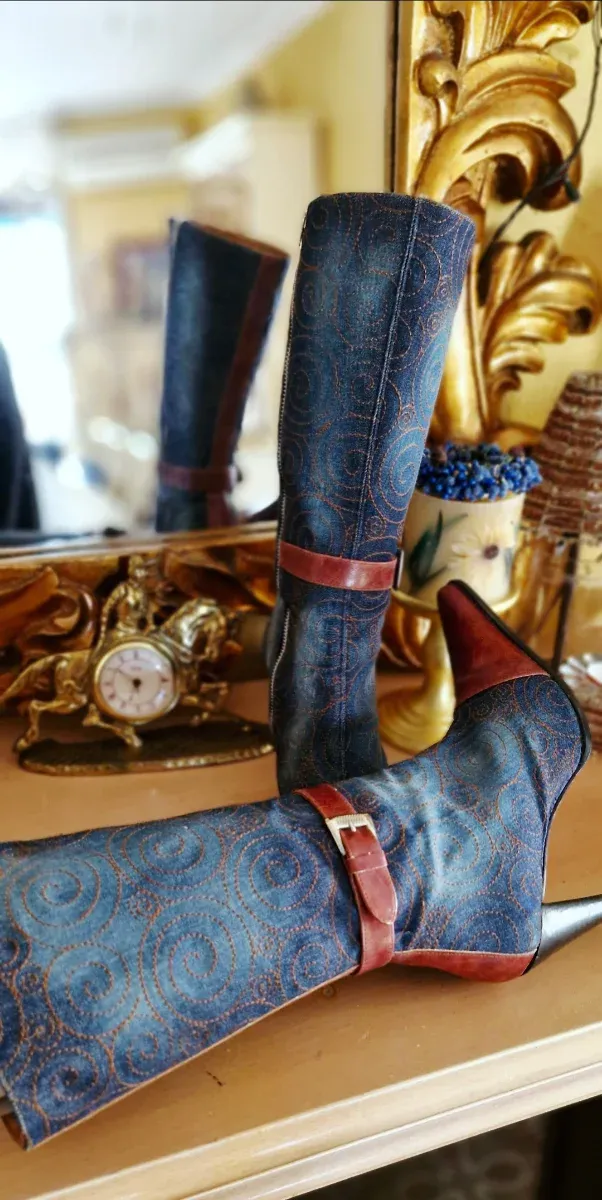 Botas de couro estilo campestre azuis e castanhas